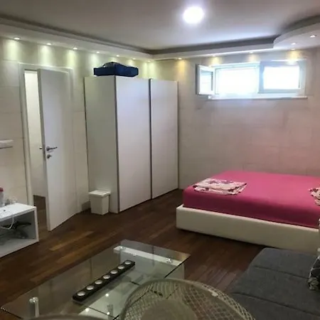 Mande Guest house *
